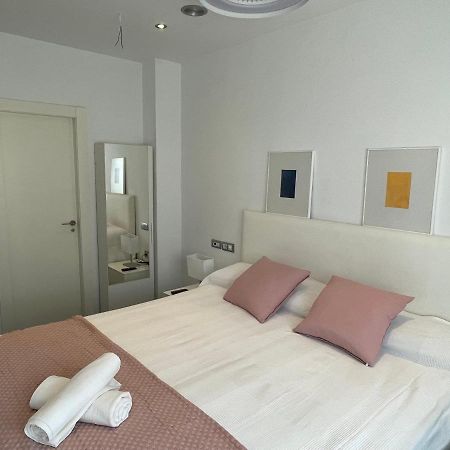 Moderno Apartamento Con Plaza De Garaje En Pleno Centro De Almeria Bagian luar foto