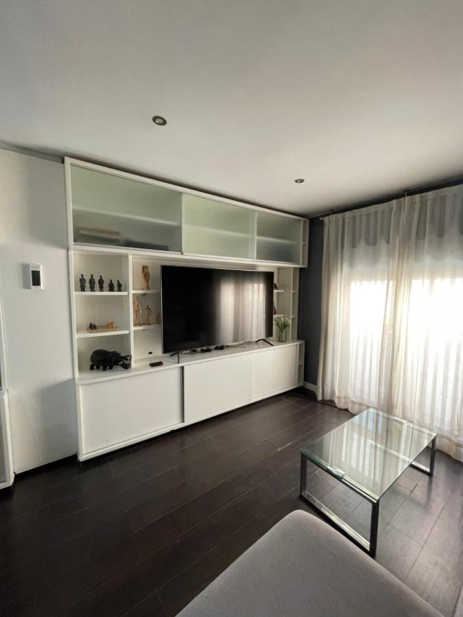 Moderno Apartamento Con Plaza De Garaje En Pleno Centro De Almeria Bagian luar foto