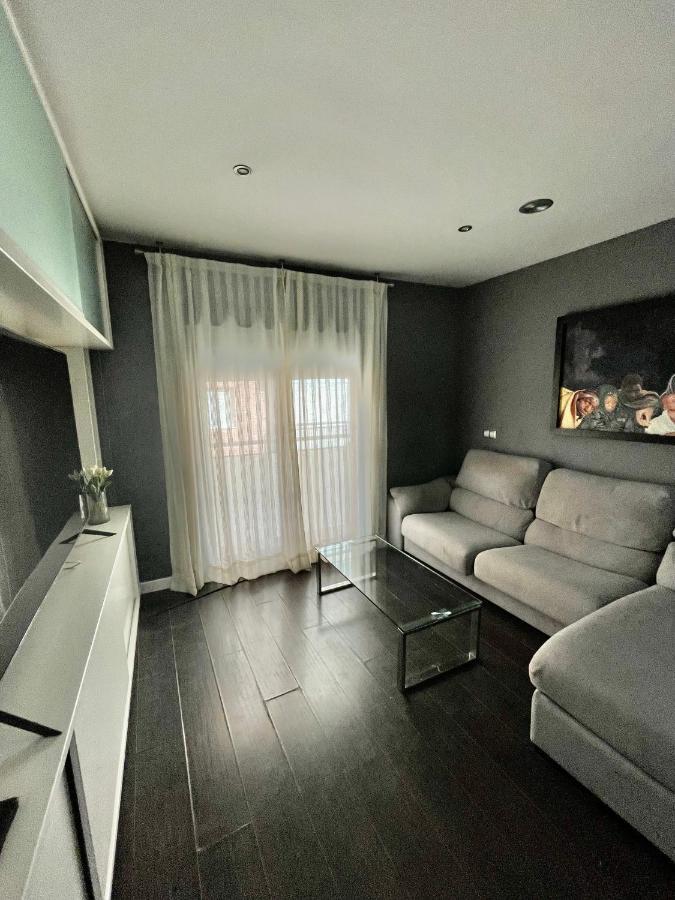 Moderno Apartamento Con Plaza De Garaje En Pleno Centro De Almeria Bagian luar foto