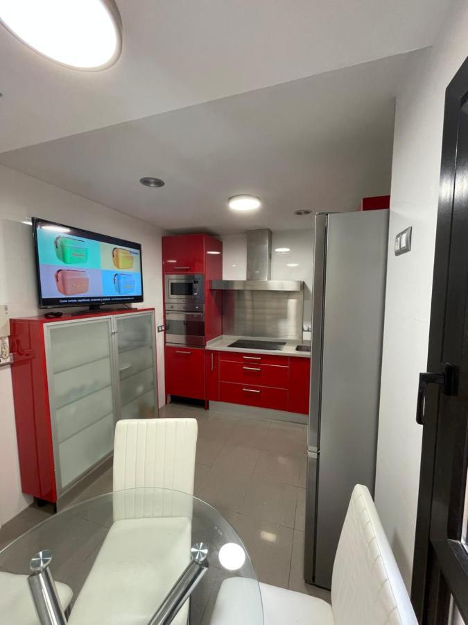 Moderno Apartamento Con Plaza De Garaje En Pleno Centro De Almeria Bagian luar foto