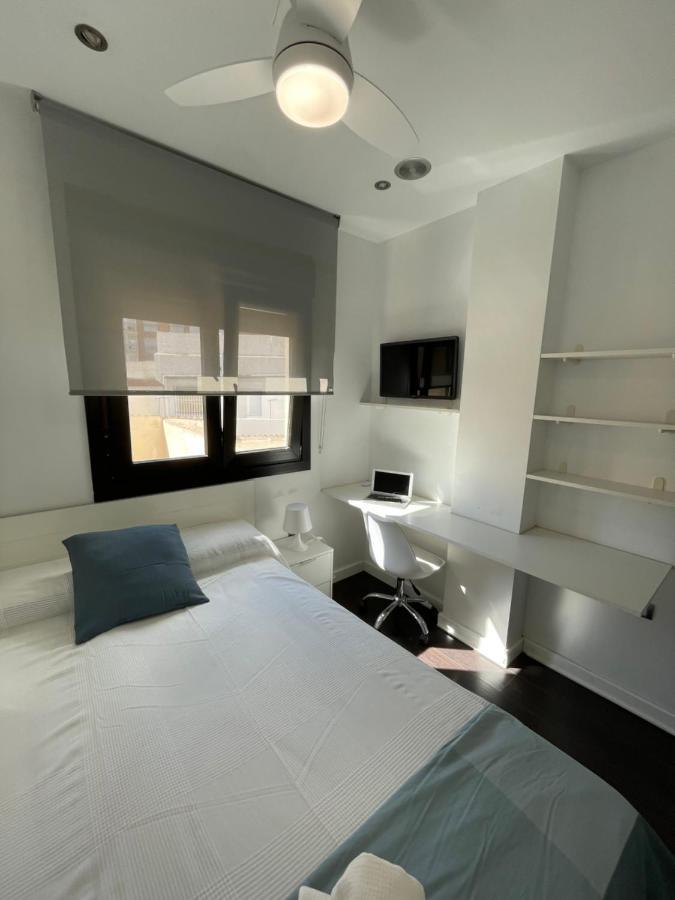 Moderno Apartamento Con Plaza De Garaje En Pleno Centro De Almeria Bagian luar foto