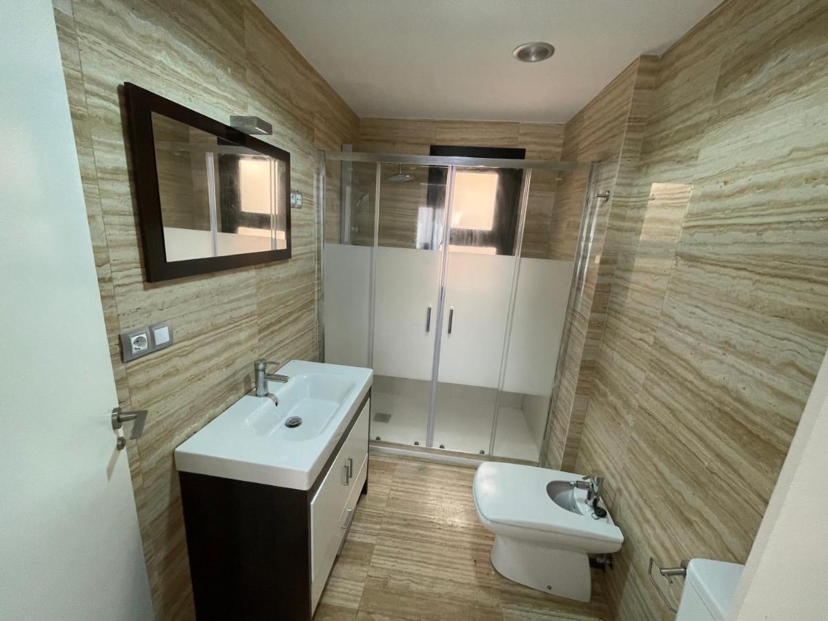 Moderno Apartamento Con Plaza De Garaje En Pleno Centro De Almeria Bagian luar foto