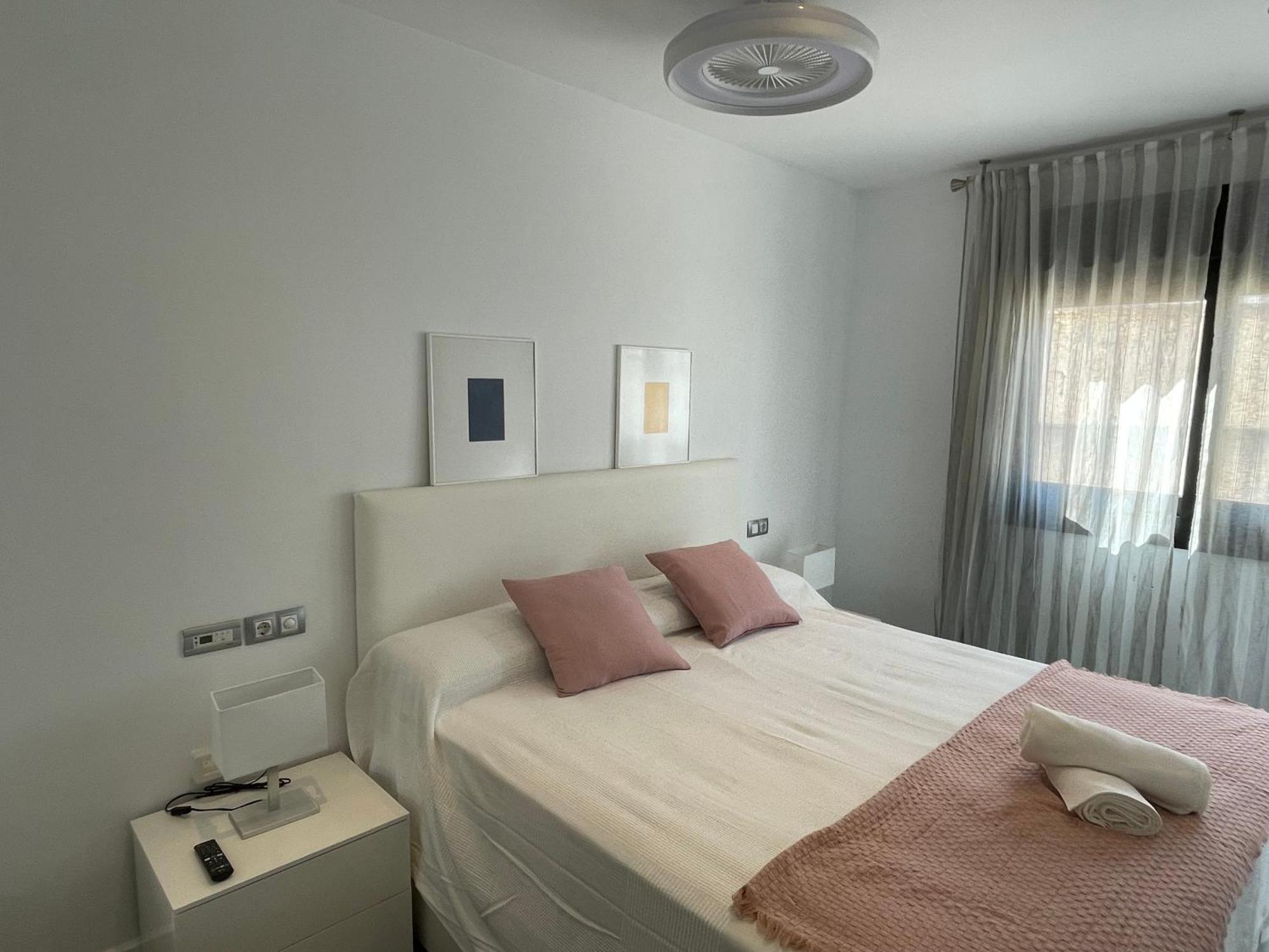 Moderno Apartamento Con Plaza De Garaje En Pleno Centro De Almeria Bagian luar foto