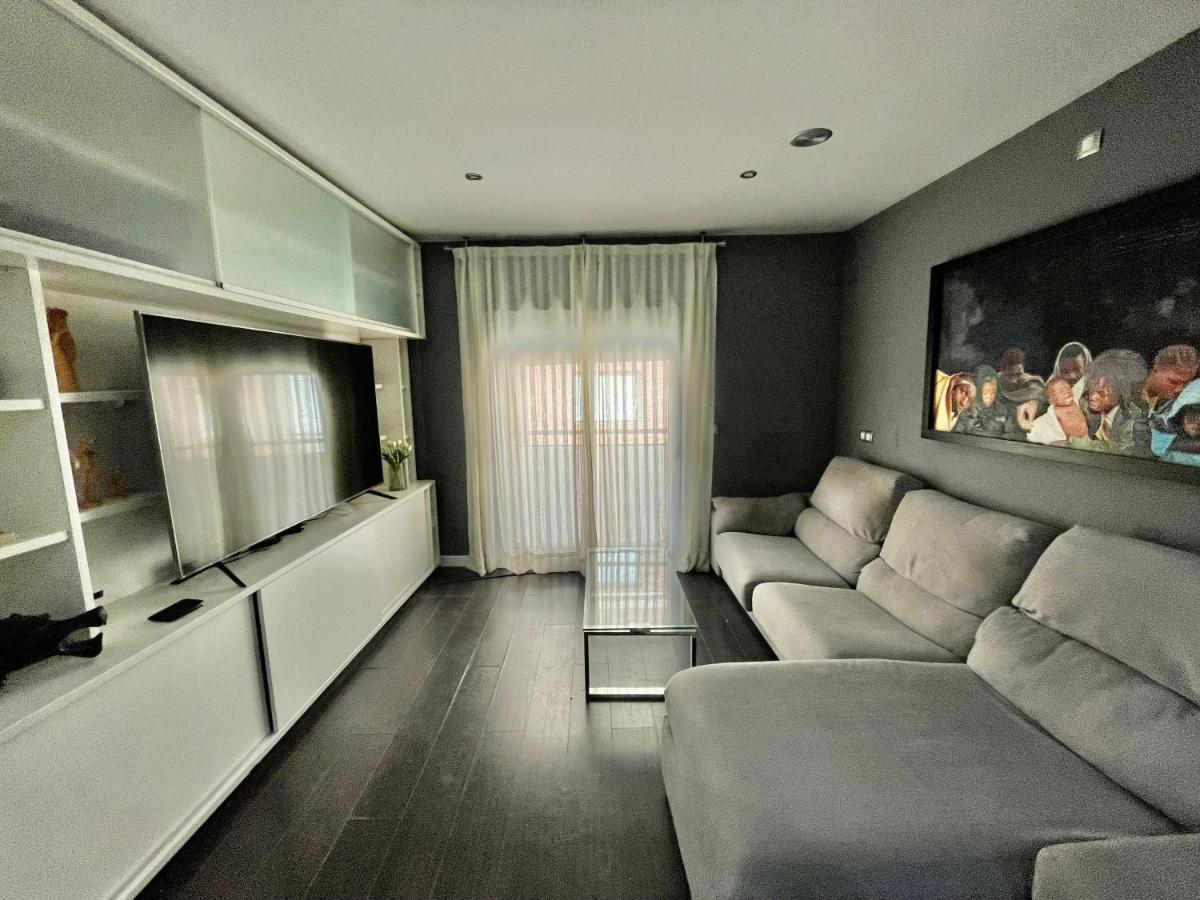 Moderno Apartamento Con Plaza De Garaje En Pleno Centro De Almeria Bagian luar foto