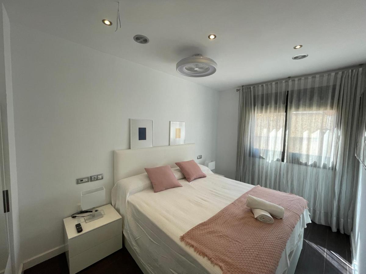 Moderno Apartamento Con Plaza De Garaje En Pleno Centro De Almeria Bagian luar foto