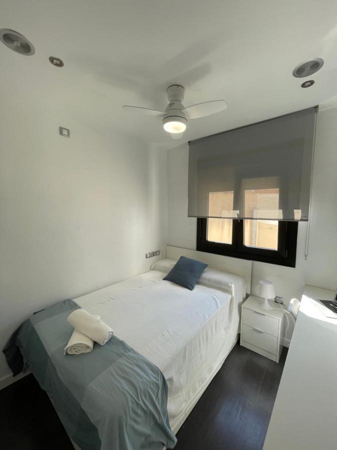 Moderno Apartamento Con Plaza De Garaje En Pleno Centro De Almeria Bagian luar foto