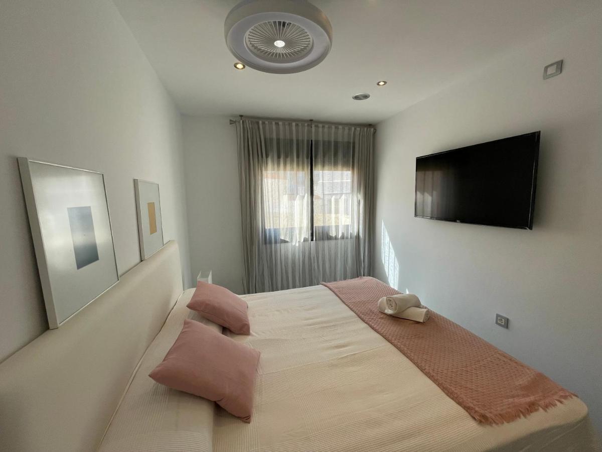 Moderno Apartamento Con Plaza De Garaje En Pleno Centro De Almeria Bagian luar foto