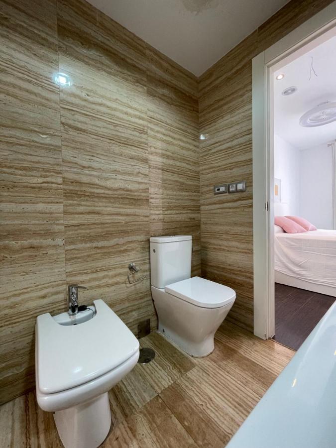 Moderno Apartamento Con Plaza De Garaje En Pleno Centro De Almeria Bagian luar foto