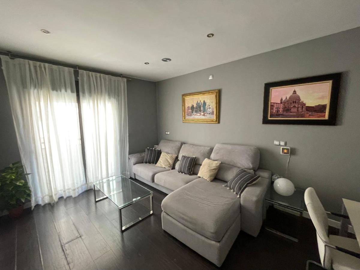 Moderno Apartamento Con Plaza De Garaje En Pleno Centro De Almeria Bagian luar foto